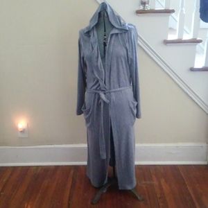 Jaclyn hooded robe, size M